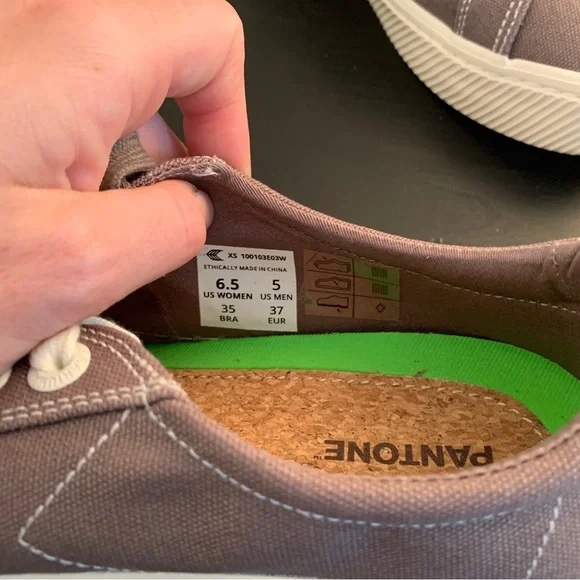 Cariuma OCA low Pantone canvas thread sneakers US-Women 6.5 shoes tan / gray - Picture 3 of 5